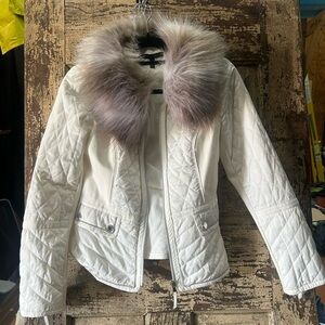 White House Black Market White Quilted Jacket with Faux Fur Collar